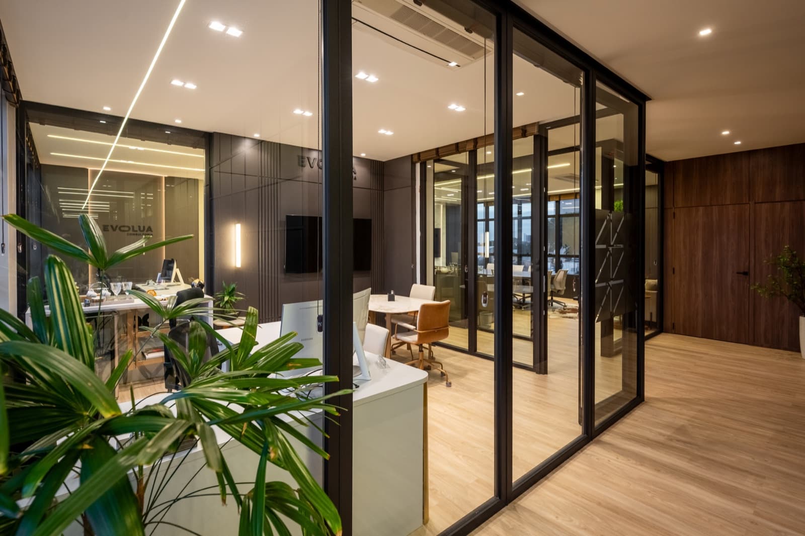 Evolua meeting rooms with glass walls and black frames